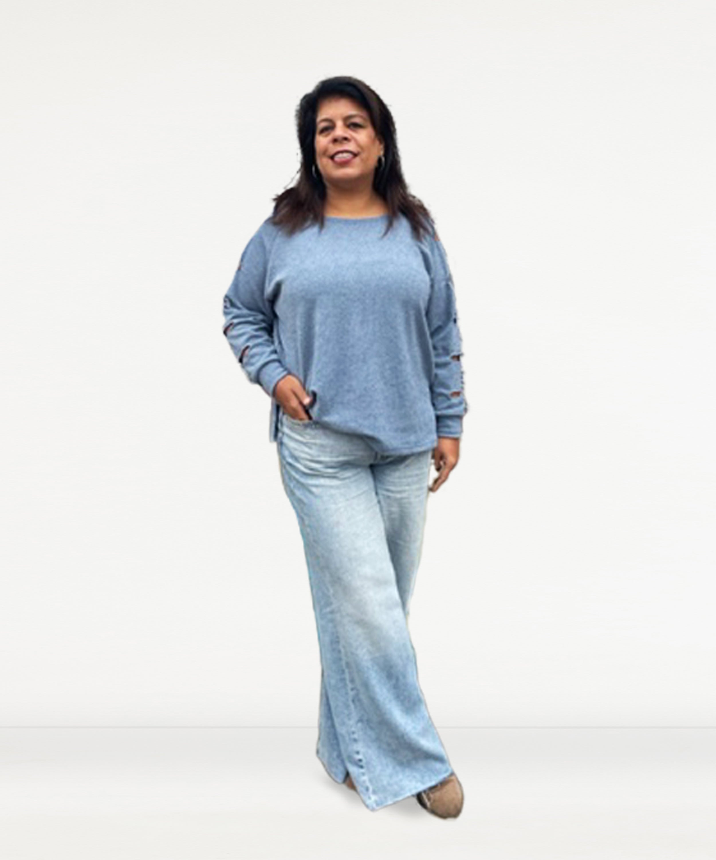 CHOMPA CON DISEÑO CUT OUT EN LAS MANGAS