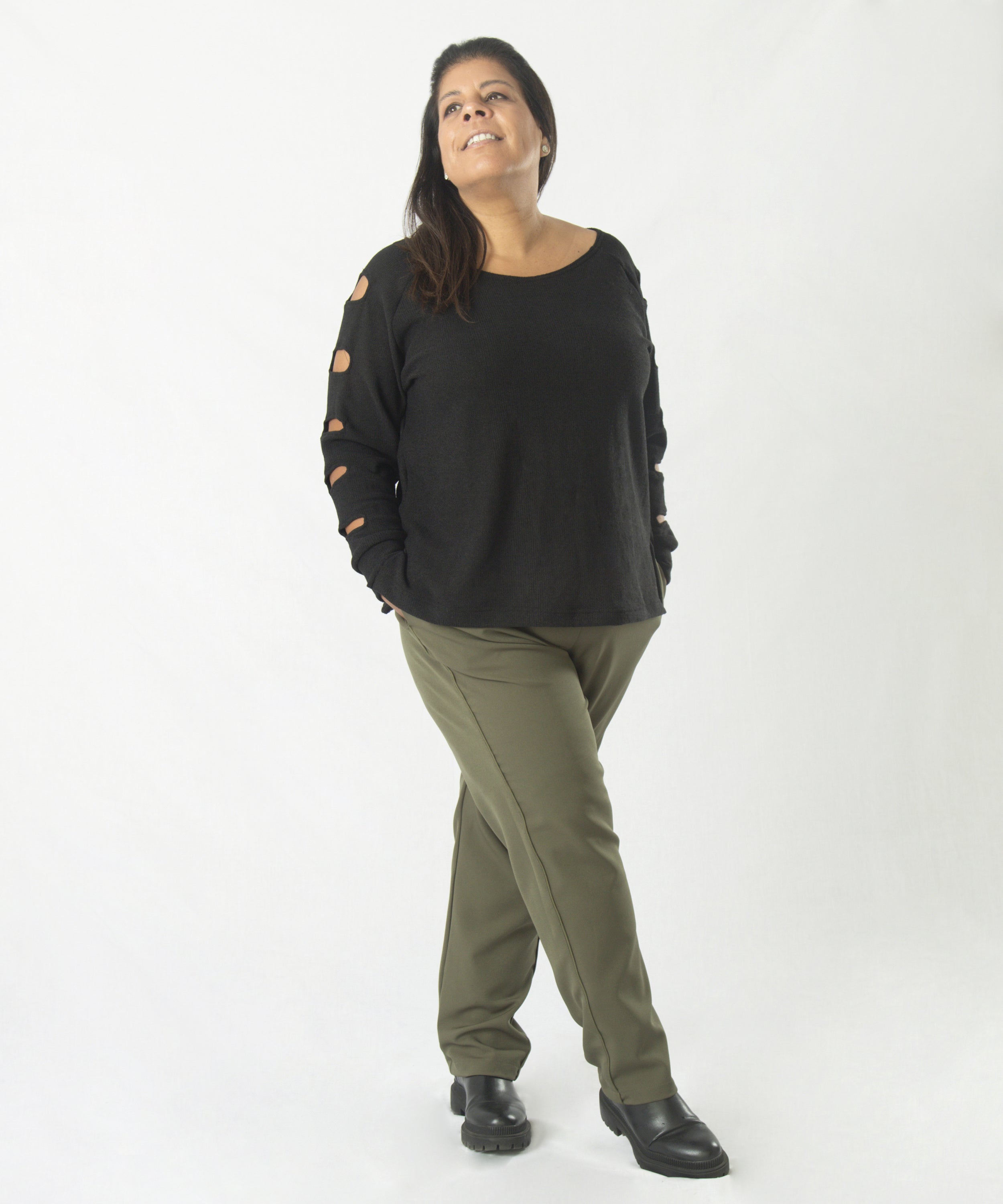 PANTALÓN CATA A LA CINTURA CON ELÁSTICO POSTERIOR