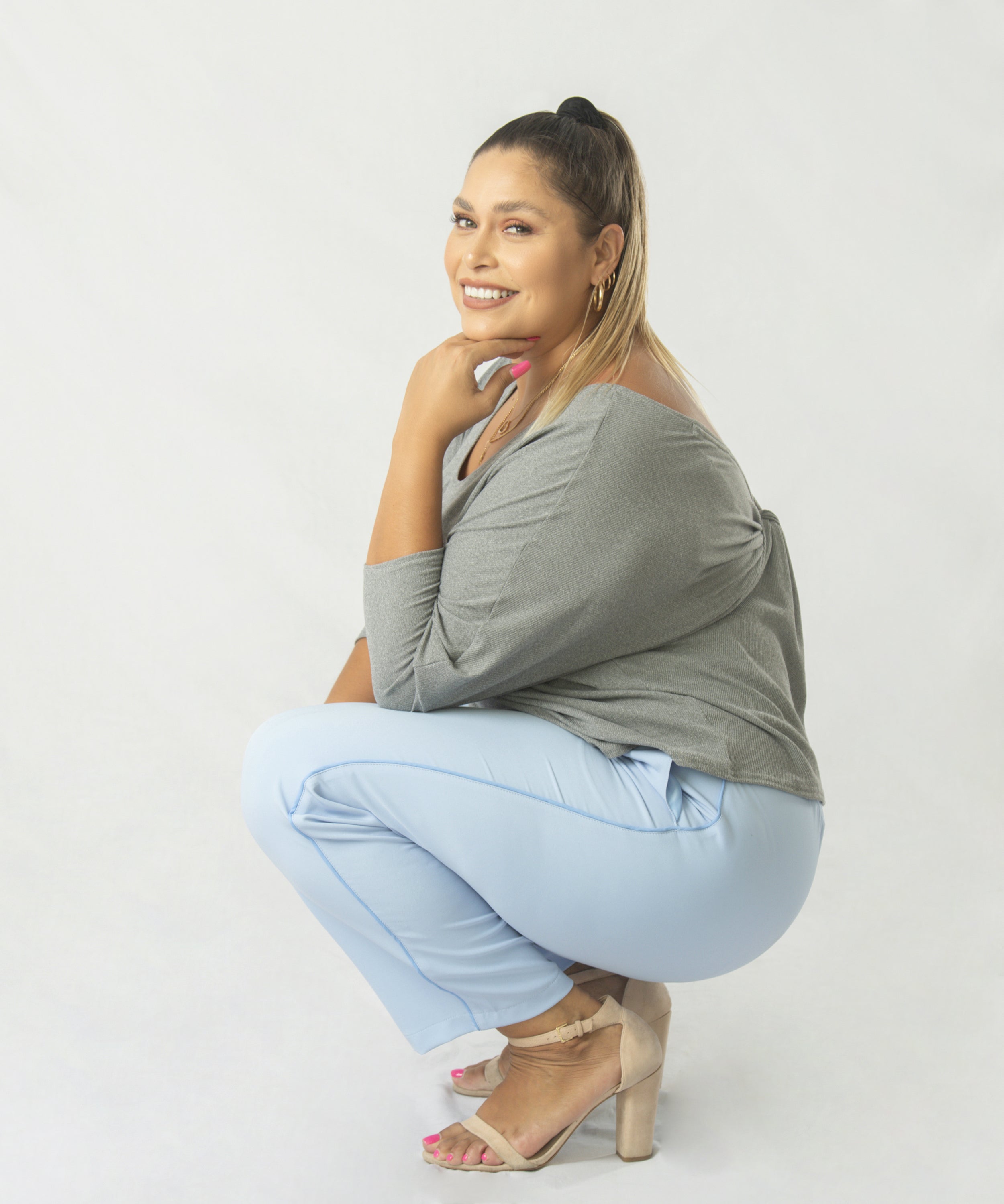 PANTALÓN CATA A LA CINTURA CON ELÁSTICO POSTERIOR