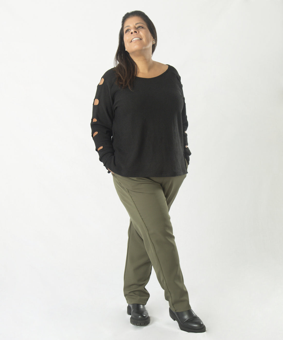 PANTALÓN CATA A LA CINTURA CON ELÁSTICO POSTERIOR